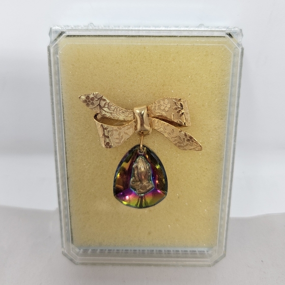 Vintage Iridescence Intaglio Praying Hands Brooch Pin Gold Tone - Picture 2 of 9